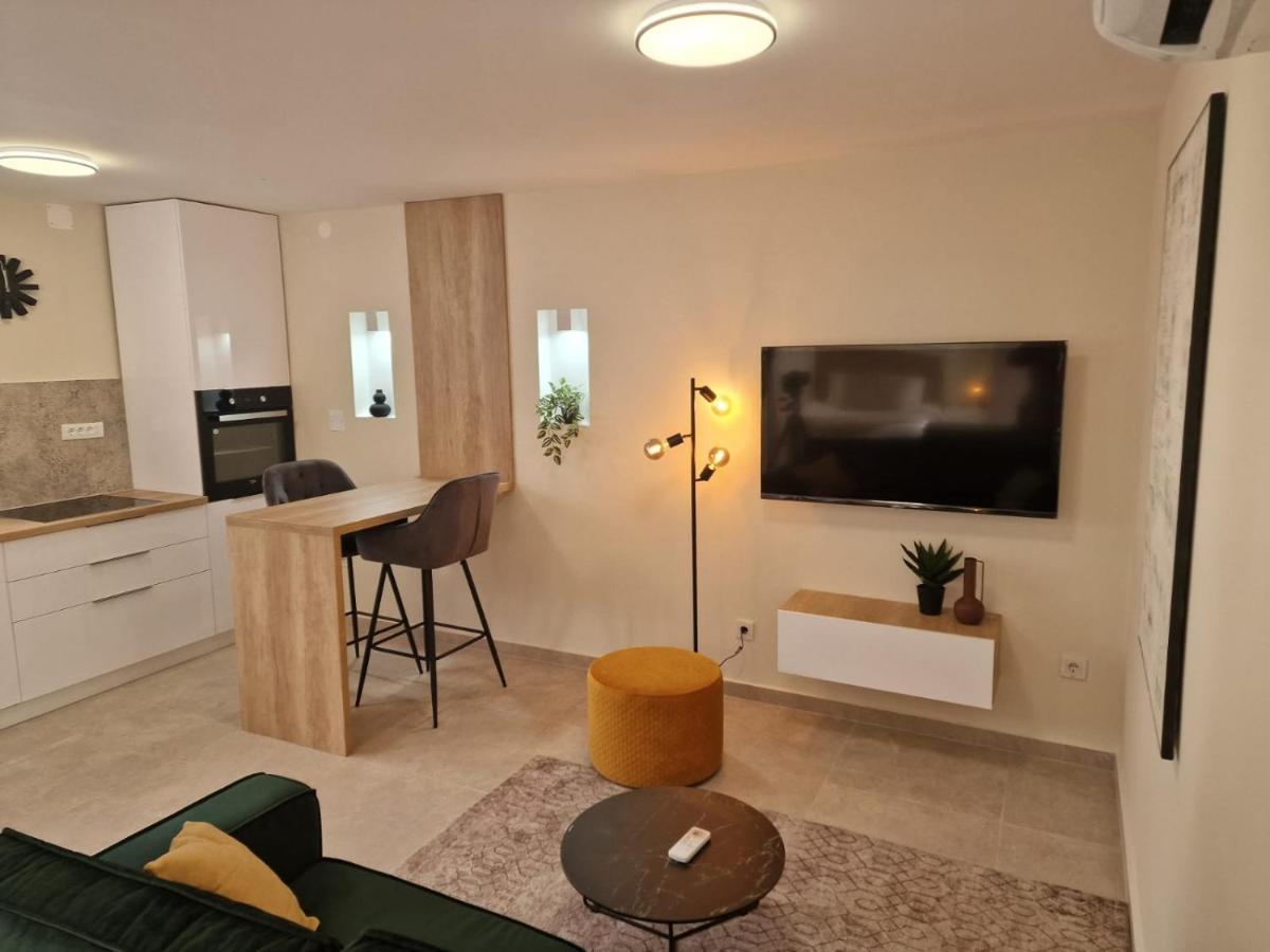 Studio Apartment Mare With Private Garden And Jacuzzi Vinkuran Zewnętrze zdjęcie