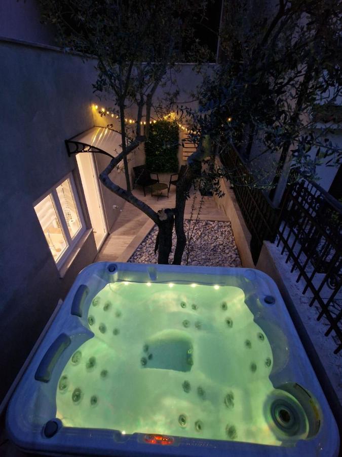 Studio Apartment Mare With Private Garden And Jacuzzi Vinkuran Zewnętrze zdjęcie