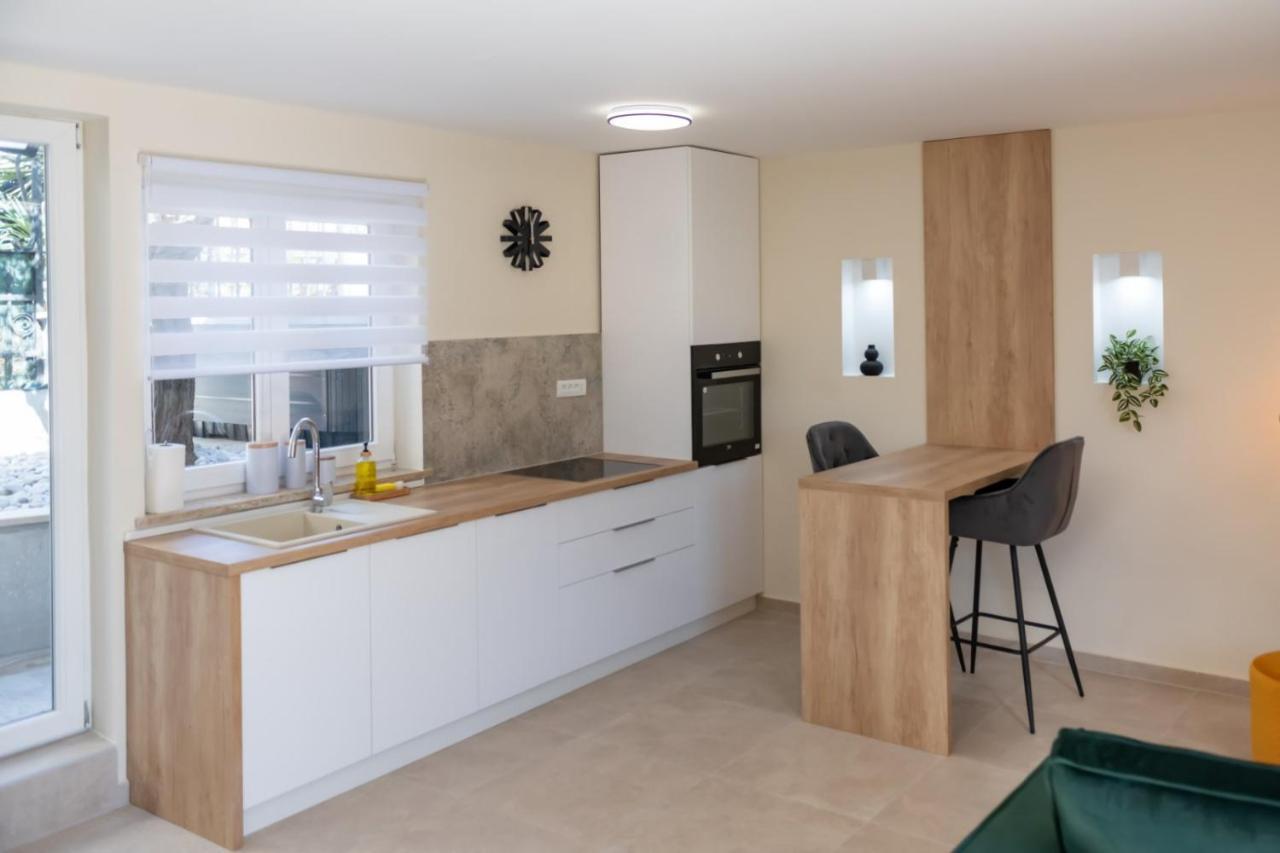 Studio Apartment Mare With Private Garden And Jacuzzi Vinkuran Zewnętrze zdjęcie